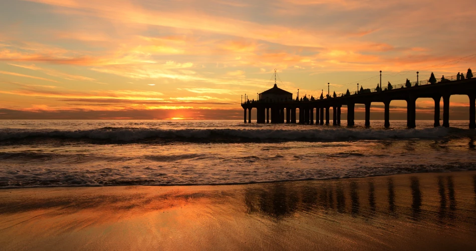 Discover the magic of Cayucos nights — from golden sunsets to live music and cozy coastal vibes.