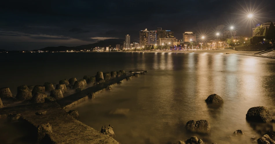 Discover the magic of Cayucos nights — from golden sunsets to live music and cozy coastal vibes.
