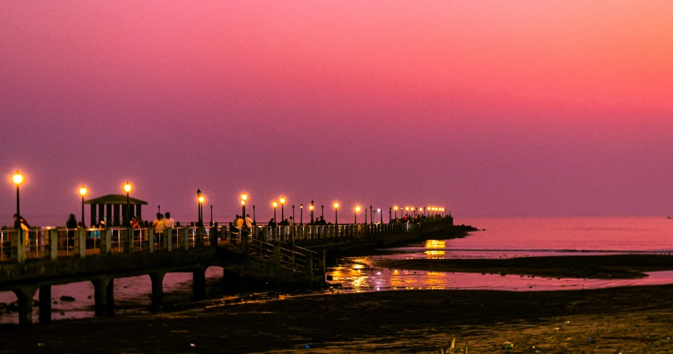 Discover the magic of Cayucos nights — from golden sunsets to live music and cozy coastal vibes.